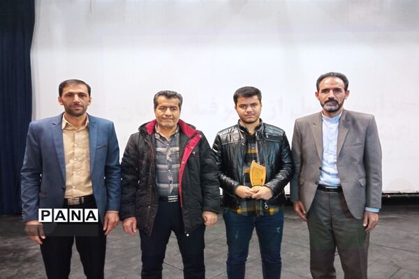 مراسم تجلیل از دانش‌آموزان موفق در کنکور سراسری 1401 شهرستان خرمدره