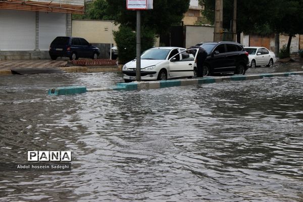 بارش باران و آبگرفتگی معابر در بوشهر