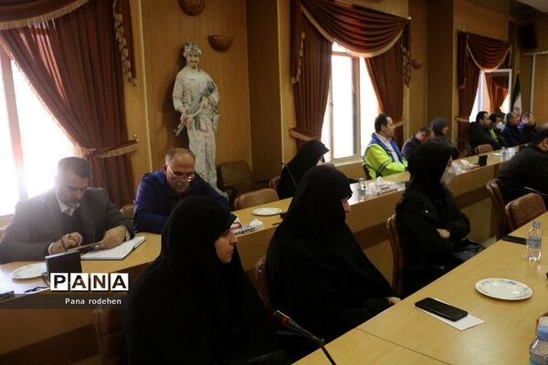 نشست هم‌اندیشی و بصیرت‌افزایی مدیران با فرماندهان پایگاه‌های بسیج ادارات در شهرستان دماوند