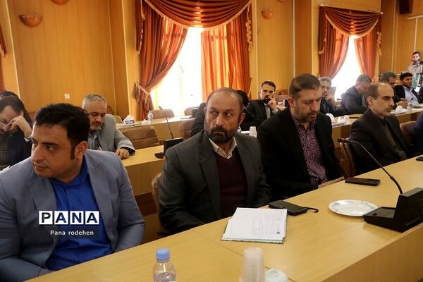 نشست هم‌اندیشی و بصیرت‌افزایی مدیران با فرماندهان پایگاه‌های بسیج ادارات در شهرستان دماوند