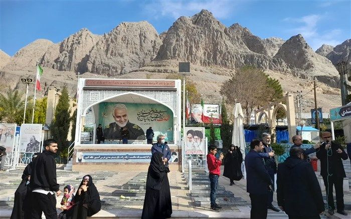 اردوی زیارتی فرهنگی معاونان پرورشی مدارس قم در گلزار شهدای کرمان