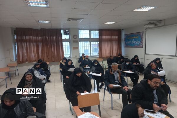 جلسه توجیه‌سازی والدین برای امتحانات نیم سال اول دبیرستان عرفان منطقه ۱۳