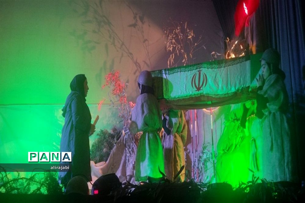 تئاتر «دعوتنامه» در کانون فاطمیه (س) منطقه کهریزک به روی صحنه رفت