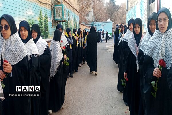 تشییع شهید گمنام در دبیرستان ام‌سلمه در ناحیه چهار مشهد مقدس