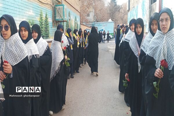 تشییع شهید گمنام در دبیرستان ام‌سلمه در ناحیه چهار مشهد مقدس