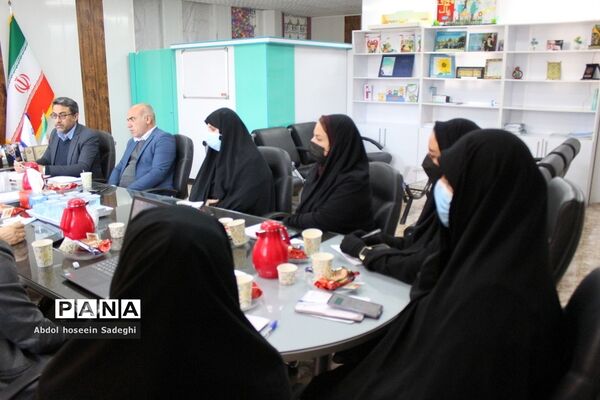 نشست مشترک معاونت آموزش ابتدایی با مسئولان مدارس راهیان کوثر استان بوشهر