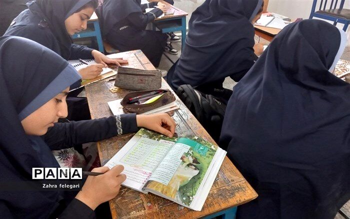 مدیران مدارس نباید مانع ادامه تحصیل دانش‌آموزان دختر متاهل در مدارس شوند