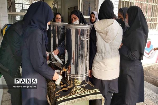 ایستگاه صلواتی ایام شهادت حضرت زهرا(س) در دبیرستان شهید معصومه قزوینی منطقه ۱۳