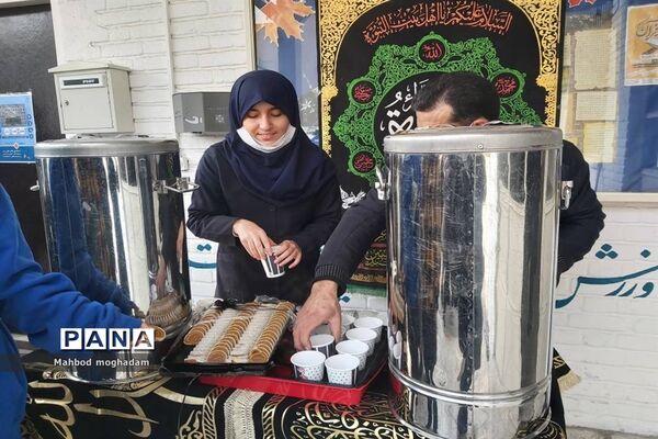 ایستگاه صلواتی ایام شهادت حضرت زهرا(س) در دبیرستان شهید معصومه قزوینی منطقه ۱۳