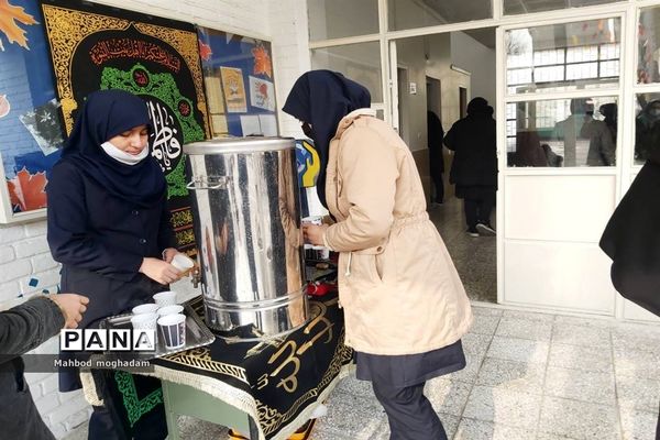 ایستگاه صلواتی ایام شهادت حضرت زهرا(س) در دبیرستان شهید معصومه قزوینی منطقه ۱۳