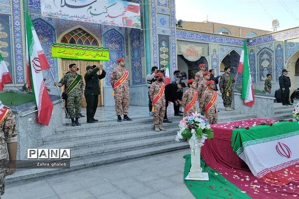 حضور دانش‌آموزان بافقی درمراسم تشییع شهید گمنام