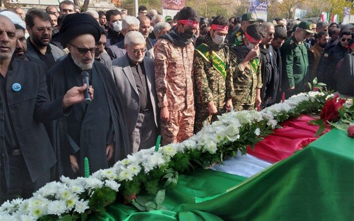 گزارش ویدئویی مراسم تشییع و خاکسپاری شهید گمنام 17 ساله در اداره کل آموزش و پرورش فارس