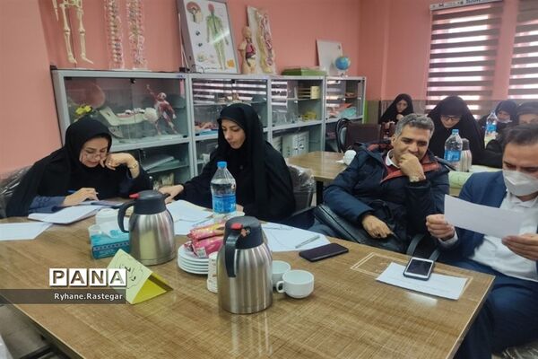 برگزاری جلسه توانمندسازی کارشناسان مراقبت در برابر آسیب‌های اجتماعی،  در کانون شهدای فرهنگی پاکدشت