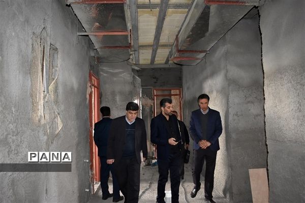 بازدیدمشاوراقتصادی استاندار و مدیر سازمان برنامه وبودجه استان از پروژه های اقتصادی و عمرانی بهاباد