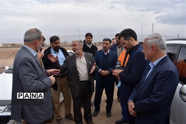 بازدیدمشاوراقتصادی استاندار و مدیر سازمان برنامه وبودجه استان از پروژه های اقتصادی و عمرانی بهاباد