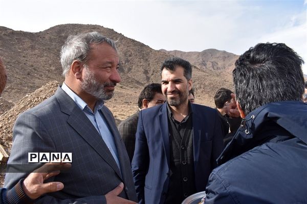 بازدیدمشاوراقتصادی استاندار و مدیر سازمان برنامه وبودجه استان از پروژه های اقتصادی و عمرانی بهاباد