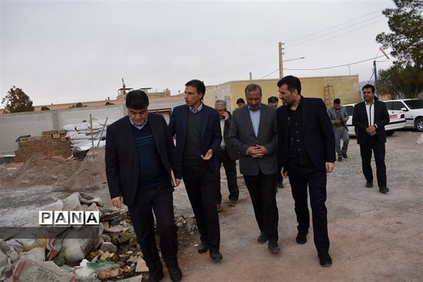 بازدیدمشاوراقتصادی استاندار و مدیر سازمان برنامه وبودجه استان از پروژه های اقتصادی و عمرانی بهاباد