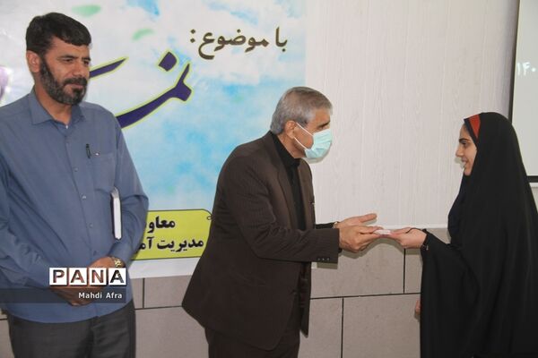 نشست دانش‌آموزی با موضوع نماز در دبیرستان شاهد هدی شهرستان بهبهان