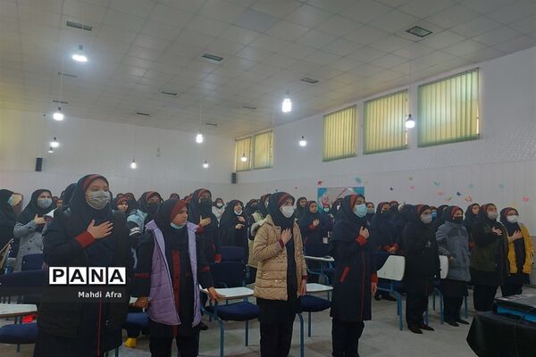 نشست دانش‌آموزی با موضوع نماز در دبیرستان شاهد هدی شهرستان بهبهان