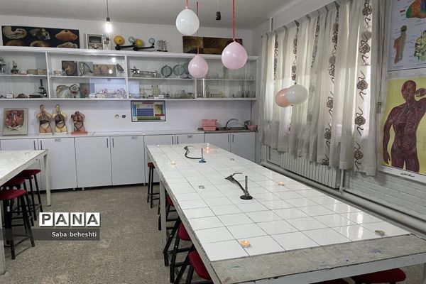 افتتاحیه آزمایشگاه دبیرستان حضرت صدیقه (س)