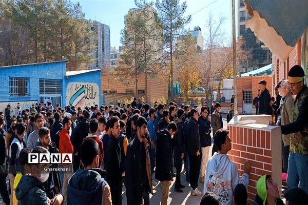 مهمان ویژه در دبیرستان شهید بهشتی اصفهان