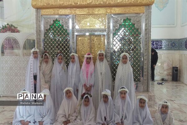 مراسم جشن تکلیف دانش‌آموزان در امامزاده سید محمد (ع) کاشمر