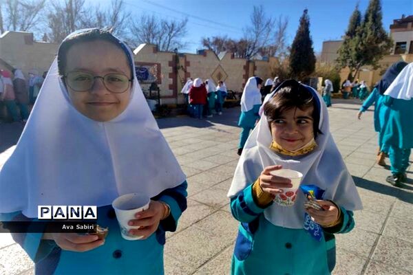 یک روز با شیر در مدارس آباده