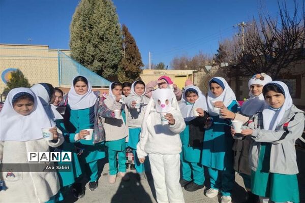 یک روز با شیر در مدارس آباده