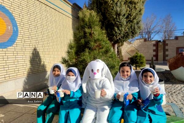 یک روز با شیر در مدارس آباده