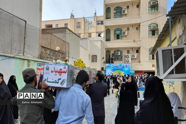 تشییع شهید گمنام در دبیرستان ایده‌آل دوره اول و دوم دواس بوشهر