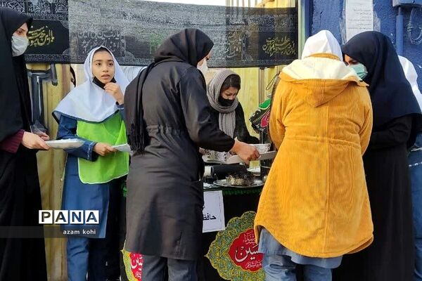 برپایی موکب عزاداری و ایستگاه صلواتی  توسط دانش‌آموزان شهرستان شهریار