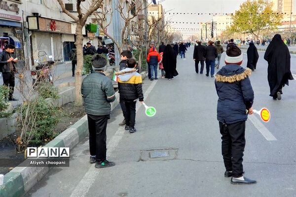 برپایی موکب شهید ابراهیم هادی در مسیر تشییع پیکر شهدای گمنام در خیابان انقلاب