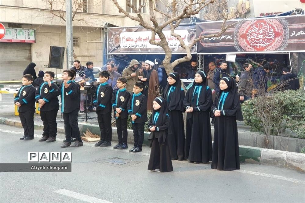 برپایی موکب شهید ابراهیم هادی در مسیر تشییع پیکر شهدای گمنام در خیابان انقلاب