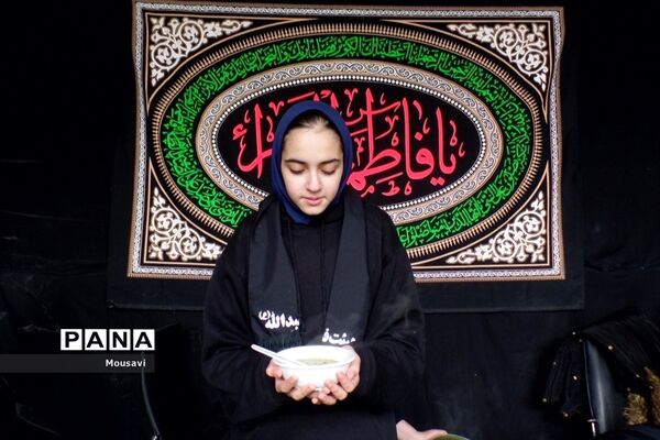 برگزاری ایستگاه صلواتی در دبیرستان فرزانگان 4 منطقه 13