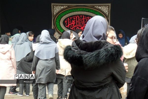 برگزاری ایستگاه صلواتی در دبیرستان فرزانگان 4 منطقه 13