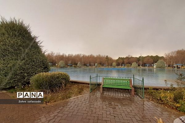 پارک لاله تهران در‌ یک روز بارانی
