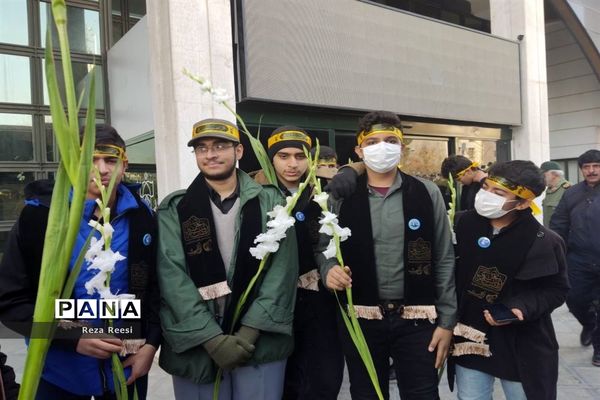 مراسم تشییع شهید گمنام دانش‌آموز در روز شهادت حضرت فاطمه (س) در فارس