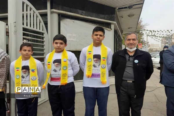 مراسم تشییع شهید گمنام دانش‌آموز در روز شهادت حضرت فاطمه (س) در فارس