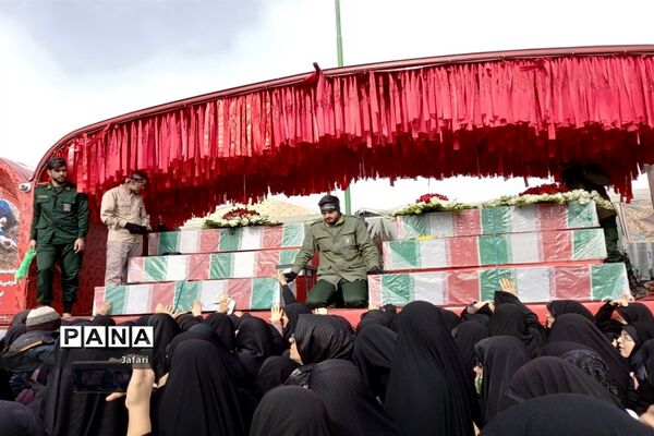 تشییع پیکر پاک شهدا گمنام در سالروز شهادت حضرت زهرا (س) در اصفهان -٢