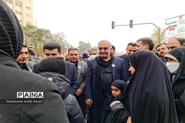 مراسم تشییع شهید گمنام دانش‌آموز همزمان با روز شهادت حضرت فاطمه زهرا (س) در شیراز