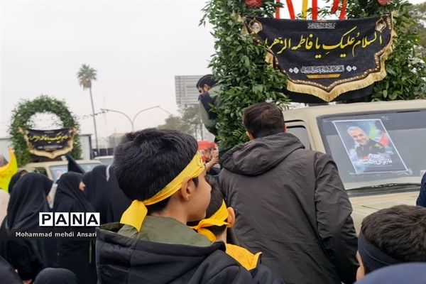 مراسم تشییع شهید گمنام دانش‌آموز همزمان با روز شهادت حضرت فاطمه زهرا (س) در شیراز