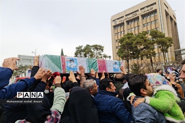 مراسم تشییع شهید گمنام دانش‌آموز همزمان با روز شهادت حضرت فاطمه زهرا (س) در شیراز
