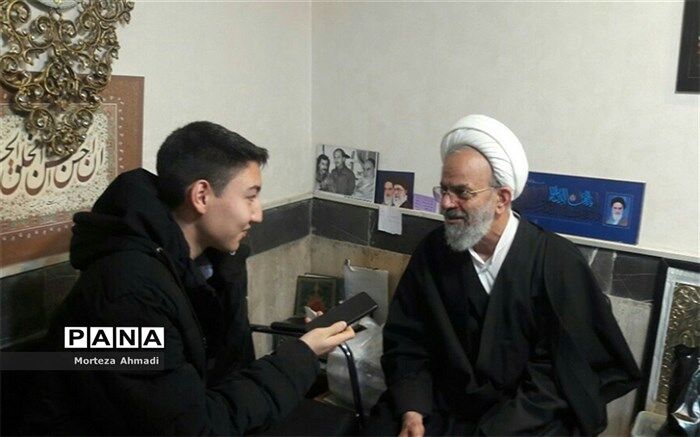 زنده نگه داشتن نام حضرت زهرا(س) به معنای بر افراشتن پرچم نبوت است