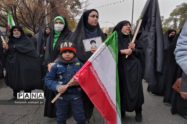 مراسم تشییع شهید گمنام دانش‌آموز در روز شهادت حضرت فاطمه (س) در فارس