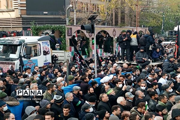 تشییع پیکر مطهر ٢٠٠ شهید گمنام در تهران