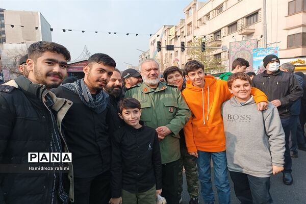 تشییع پیکر مطهر ٢٠٠ شهید گمنام در تهران