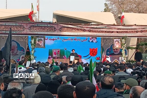 تشییع پیکر مطهر ٢٠٠ شهید گمنام در تهران