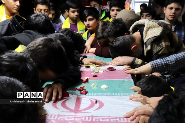 استقبال و تشییع با شکوه شهدای گمنام