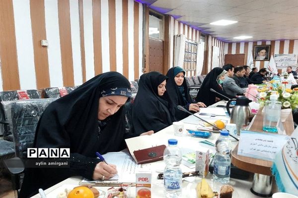 نشست هم‌اندیشی مدیران سازمان دانش آموزی مناطق شهرتهران