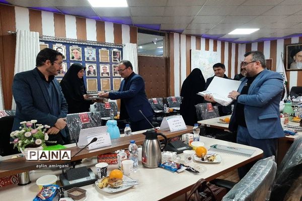 نشست هم‌اندیشی مدیران سازمان دانش آموزی مناطق شهرتهران